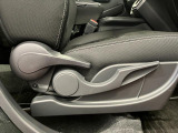 【運転席シートリフター】 体格に合わせたドライビングポジションに調整できます。