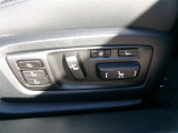 運転席・助手席のパワーシートを装備しています。操作は電動で楽に調整できますよ。