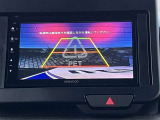 狭い駐車場や立体駐車場などもリアルに映るバックガイドモニター付でラクラク駐車♪