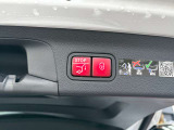 EASY-PACK自動開閉テールゲートとフットトランクオープナーを装備。荷物で手がふさがった場面にも便利です。