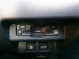 ETC車載器を装備しています。高速道路の料金所もストレスなく通行できます。すっきりとしたビルトインタイプですよ。