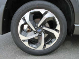 タイヤサイズは、225/55R18です。
