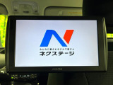 【後席モニター】大画面モニターで後席でもエンタメをお楽しみいただけます。小さなお子様にも大人気の装備です♪
