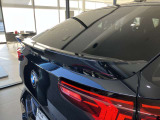 コーナーセンサーが搭載しておりますので、車庫入れの際など、障害物の接近を音で知らせます。