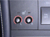 運転席と助手席にシートヒーターを装備しております。
