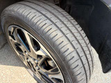 タイヤの溝もご覧の通り。安心してお乗りいただける状態を保っています。Tires are in good condition with plenty of tread for your safety.