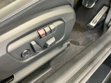【電動シート(メモリー機能付き)】ドライバーのシートポジションを記憶させることが出来ます。お二人で交代しながら長距離を運転される際など、交代の度にシートポジションを確認する必要が御座いません。