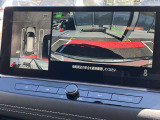 まるで真上から見ているような、視認性の良いアラウンドビューモニターです。駐車が苦手な方でもこれでらくらく駐車できますよ。