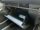 車検証なども収納できる大型のグローブボックスは、使い勝手もよく役立ちます!