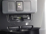 ETC車載器はビルトインタイプですっきり収納され、見た目も使い勝手も満足のアイテムです。