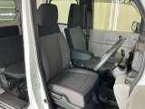当車両は、次のお客様に気持ちよくお乗りいただくため、専門スタッフによる【徹底シートクリーニング】を施工済みです!