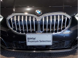 ☆BMWの代名詞とも言える【キドニーグリル】一目見ただけでBMW車であると認識できる確固たるアイコンとして存在感を放ちます☆