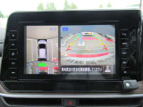車を上から見下ろしているかのような映像で周囲の状況を確認できるアラウンドビューモニター。狭い駐車場や駐車が苦手な方でも安心。