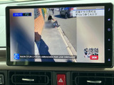 停車中にテレビ番組を視聴でき、待ち時間や休憩中のひとときを車内で過ごす際に便利です。画面上で放送内容を確認でき、日常のさまざまな場面で活用いただけます。