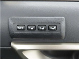 運転席は三人分のシートポジションを記憶します。