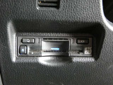高速道路を賢く使うETC2.0装備です。高速道路とクルマが情報を連携して渋滞の迂回ルートや災害時の適切な誘導をしてくれたりします。