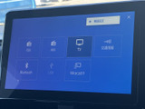 メニュー上でテレビを選べる表示となっており、停車時にテレビ映像を楽しみたい方にうれしい装備です。FMやAMなどの項目も並び、用途に応じて音声・映像の選択肢を切り替えられます。