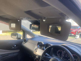 サンバイザーにはバニティミラー付きで車内でもお化粧直しできます