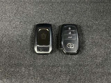 キーを取り出さずにドアを施錠&解錠。クルマの始動も可能です。