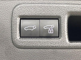 【パワーバックドア】スマートキーや運転席のボタンを押すだけでリアゲートが自動で開閉します!荷物を持っている時や、高い位置にあるバックドアを閉める際に便利な機能です♪