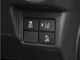 ◆横滑り防止装置◆コーナーリング時の横すべりを抑える機能と、車両の急激な挙動変化を抑える機能で、安定した走行を実現しています。運転に安心とゆとりが出来ます。