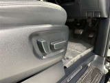 パワーシート搭載。微妙な調整が手軽にでき、ピッタリのポジションで運転することが可能です。