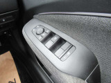 運転席ドアには各ウインドウの集中操作が可能となっています。