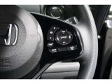 Hondaセンシングの機能のひとつ、アダプティブクルーズコントロール付!アクセルから足を離しても設定したスピードと前車との車間を保ち走行してくれます!車線維持もアシスト☆高速道路で疲労軽減ですね☆