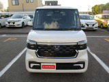 ご覧のお車は現在当店中古車展示場にて展示中です!