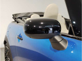 ドアミラーにはLEDウインカーが埋め込まれており、対向車からの視認性を高めております。