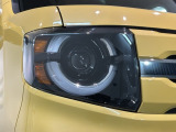 LEDヘッドライトは、点灯の瞬間から最大光量を発揮し、突然暗くなるトンネルなどでの安定感を高めます。