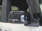 ◆ドアミラーウインカー◆ドアミラーにウインカーを装備しています。対向車に自身の進行方向を合図し安全に運転できます。