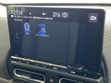 Bluetoothやメニューカスタマイズなどの項目が表示され、画面上で各種設定へアクセスできます。必要なメニューを見分けやすく、車内の機能を利用する際にも操作の流れをつかみやすい構成です。