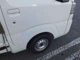 運転席ドア付近 点々の塗装剥がれがあります。