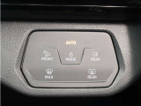 タッチボタン式のライト類操作部です。「AUTO」点灯中は自動でライトがON/OFF、になります。