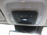 ルームランプで車内全体を明るく照らします♪