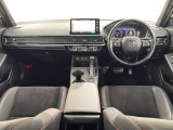 いつでも気持ちよく運転できて、使い勝手のいい収納や体をケアするシート、細部にまでこだわったインテリア♪