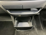 【インストセンターロアボックス】CDなどが収納できる格納式のボックス!