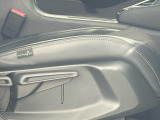 ★運転席ハイトアジャスター★ 運転される方によってシートの高さが調節できます!自分に合ったドライビングポジションで運転がさらに快適に♪