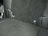 ◆ISOFIX◆シートベルトいらずでチャイルドシートと固定金具を連結するだけでガッチリ固定できます。