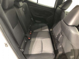 【後部座席】も当然、綺麗・清潔に仕上げております。内装の綺麗なお車は気持ちが良いですし、コンディションのいい車が多いです。これもオススメの1台です。