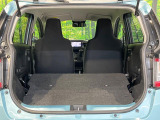 普段のお買い物や通勤、送迎等に十分な荷室スペースを確保しております。セカンドシートを倒すと、大きな荷物の積載も可能です♪