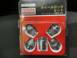 キー付ホイールロックナットです。最近はタイヤ目的の盗難が急増し純正ホイールがターゲットに。タイヤ・ホイールの盗難防止に。