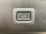 パワーリフトゲートは運転席とリフトゲート側、さらにアドバンストキーでも開閉が可能!開度は無段階にメモリー設定もできます。ゲート内側にタッチセンサーを配置し、手などを挟み込む危険を低減します。