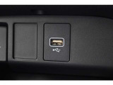 USBジャックも装備されているので、スマートフォンなどの充電もラクラクですね♪