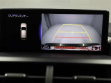バックモニター装着車は後退時の強い味方です♪車庫入れや縦列駐車の際、後退操作の参考になるガイドラインをナビ画面に表示します。