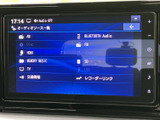 ラジオやBluetooth Audio、HDMIなど複数の音源が一覧で表示され、使いたい項目を選びやすい画面です。普段の移動中も、好みに合わせた音源選びを手軽に行えます。