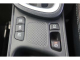 【EVドライブモード】駆動用電池から電力を供給し、電気モーターのみを使って走行するモードです。早朝・深夜の駐車場などで、騒音や排気ガスを気にすることなく走行することができます。
