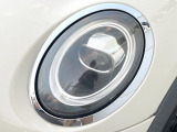 ●LEDヘッドライト:夜間走行時も良好な視界を確保し安心して運転できる高輝度LEDヘッドライトを装備!点灯速度が早く、消費電力も抑えられています。