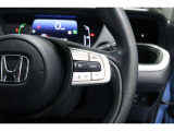 Hondaセンシングの機能のひとつ、アダプティブクルーズコントロール付!アクセルから足を離しても設定したスピードと前車との車間を保ち走行してくれます!車線維持もアシスト☆高速道路で疲労軽減ですね☆